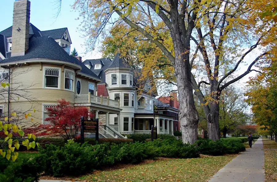 Evanston, IL — tree-lined North Shore streets served by AirFresh Inc.